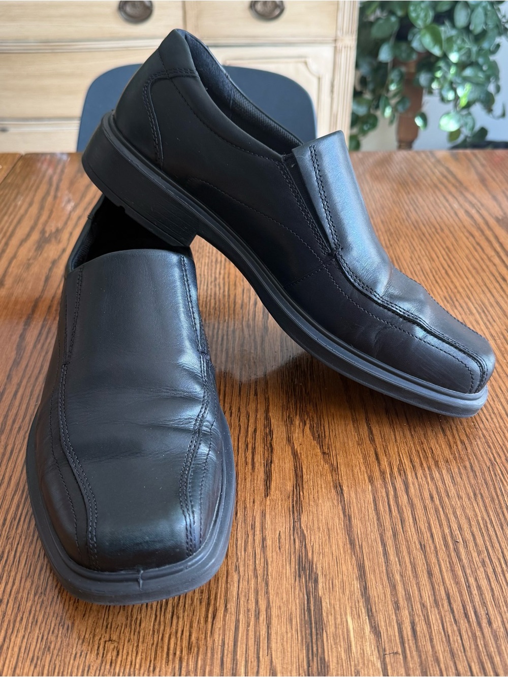 Ecco Men's Black Slip-On Leather Dress Shoes - Classic Comfort size 44 US 10.5
